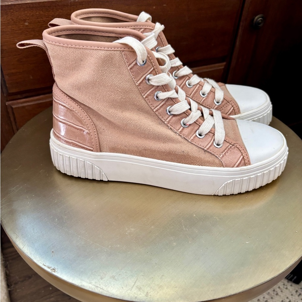 🌺 Nine West Dyiane High-Top Platform Sneakers Tan/White